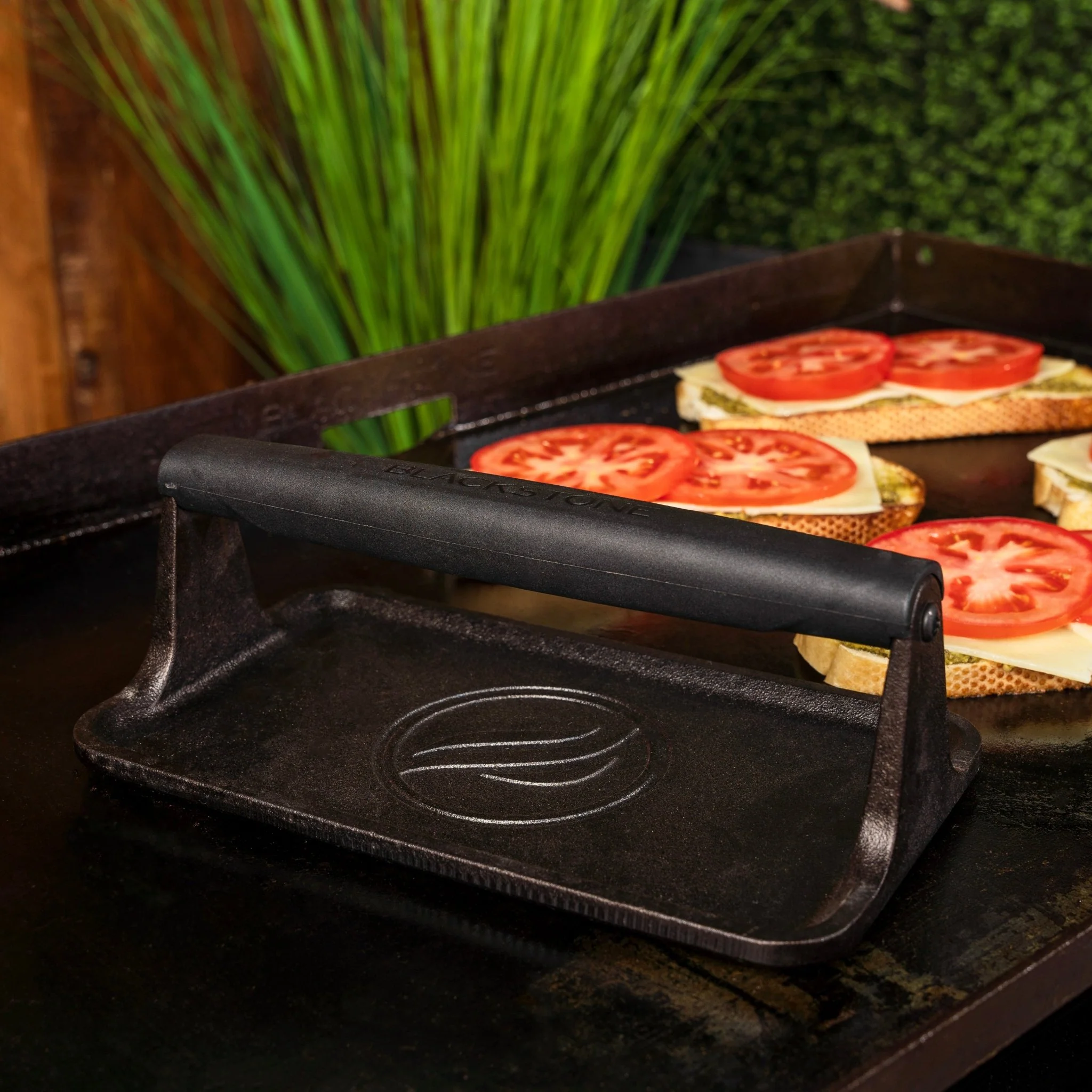Medium Cast Iron Griddle Press - Image 4