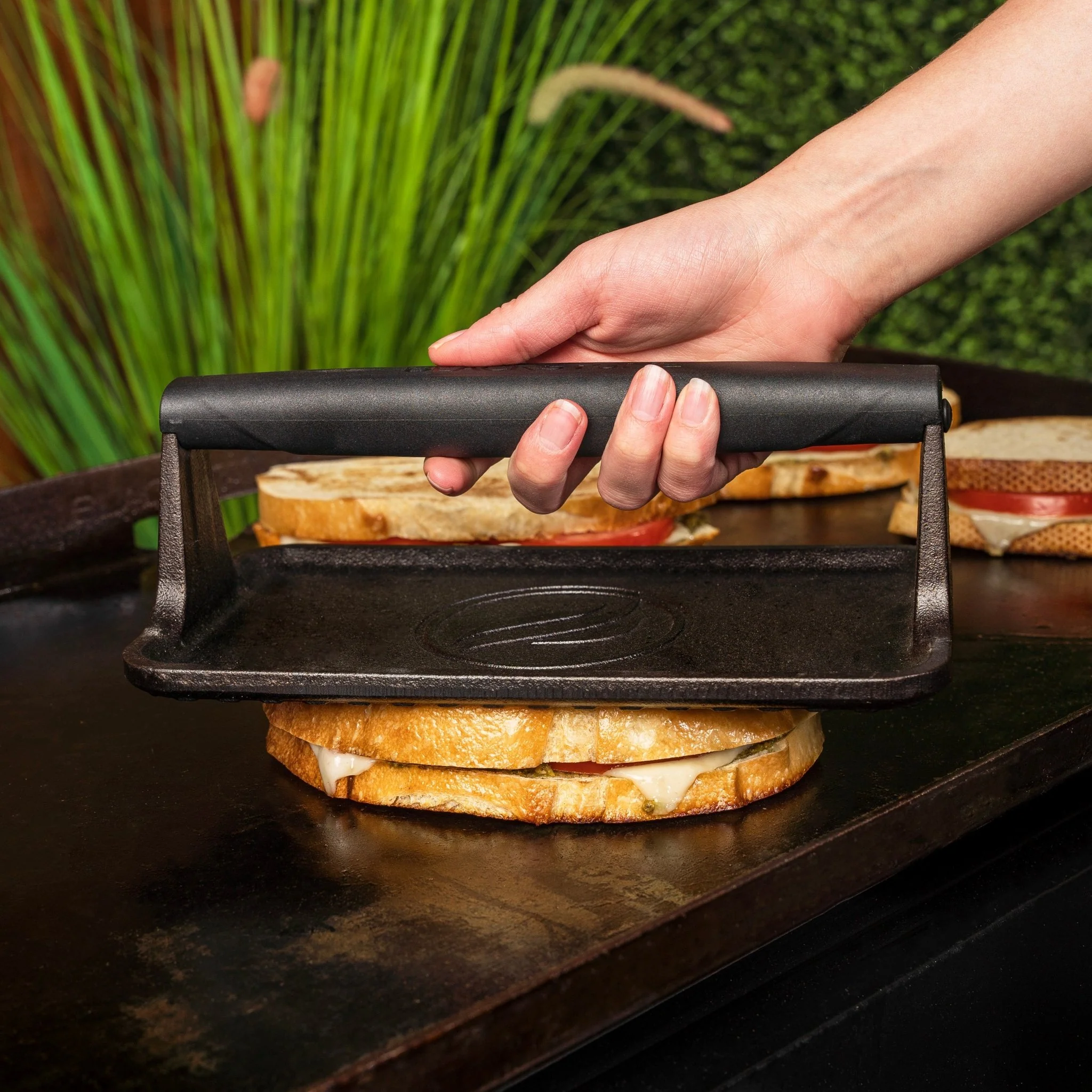 Medium Cast Iron Griddle Press - Image 5